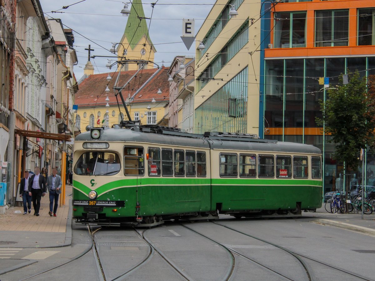 Graz. Auch ein Oldtimer muss mal auf Bremsprobe: TW 267 absolvierte am 05.08.2020 Bremsproben, hier beim Steirerhof.