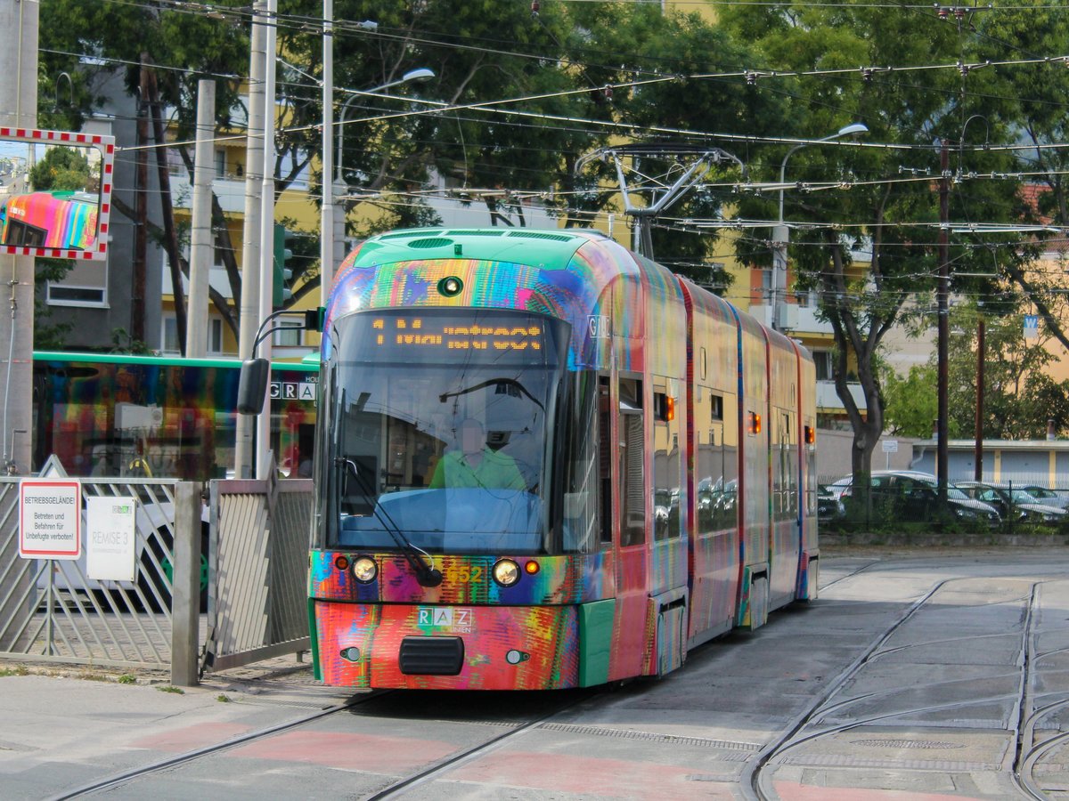 Graz. Aufgrund von Bauarbeiten wendet unter anderem die Linie 1 am Remisengelände in der Alten Poststraße, Cityrunner 652 ist hier am 28.08.2020 in Fahrtrichtung Mariatrsot zu sehen.pm