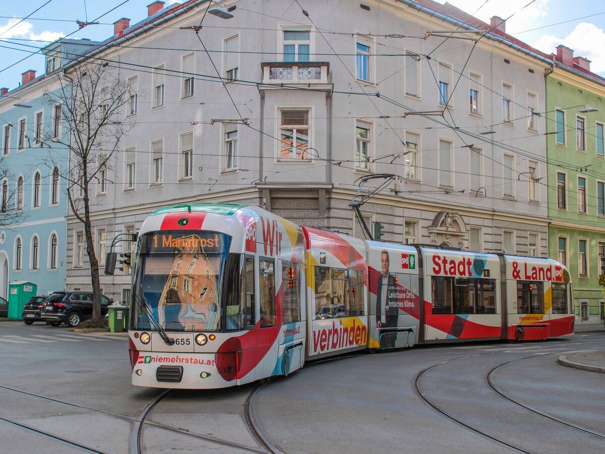 Graz. Aufgrund einer Demonstration am 22.01.2022, wurden alle Straßenbahnlinien bis zum Jakominiplatz bzw. der Steyrergasse kurzgeführt. Cityrunner 655 ist hier nach dem Wenden in der Remise Steyrergasse zu sehen.
