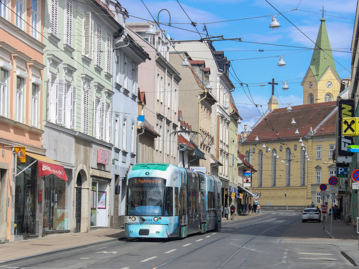 Graz. Cityrunner 653 fährt am 11.04.2021 als Linie 1 durch die Gleisdorfer Gasse.