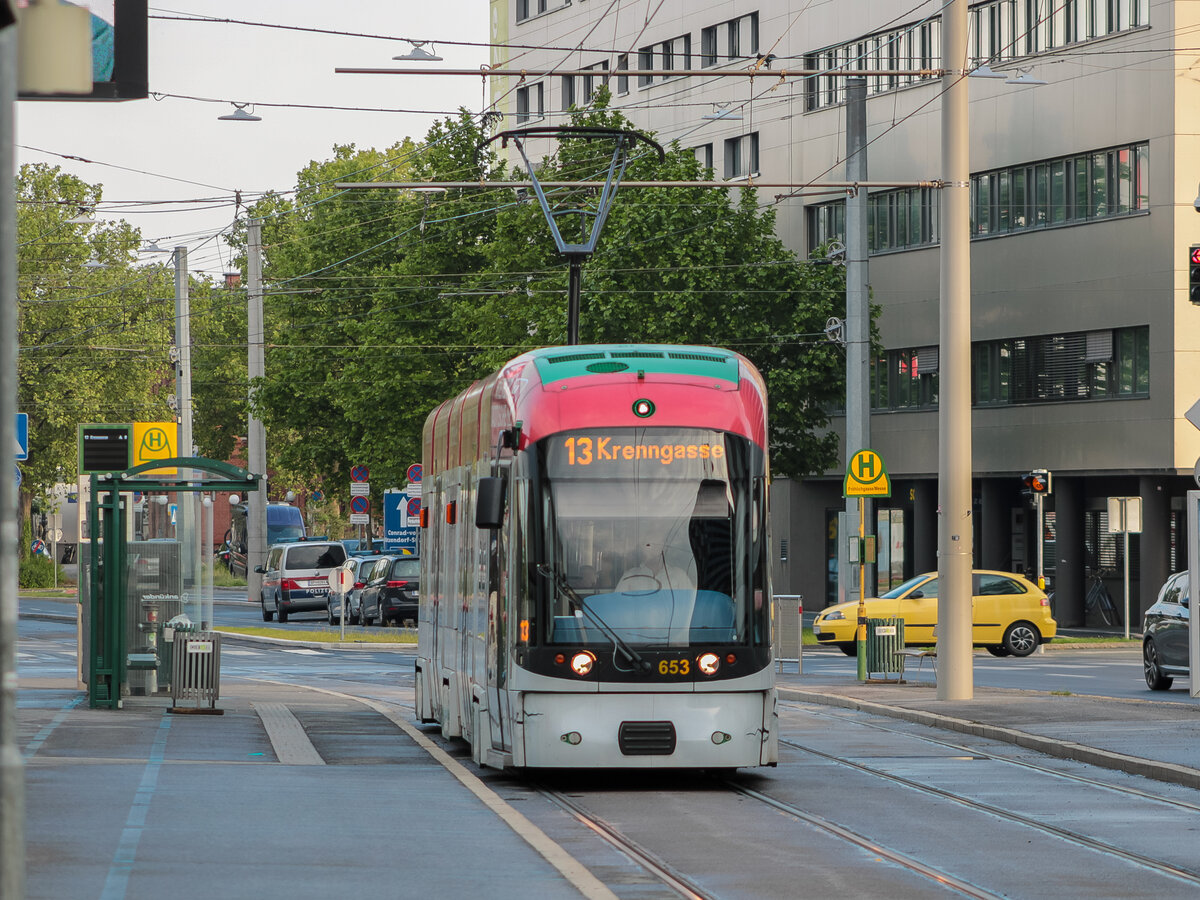 Graz. Cityrunner 653 ist hier am 03.06.2021 als Linie 13 bei der Messe Graz zu sehen.