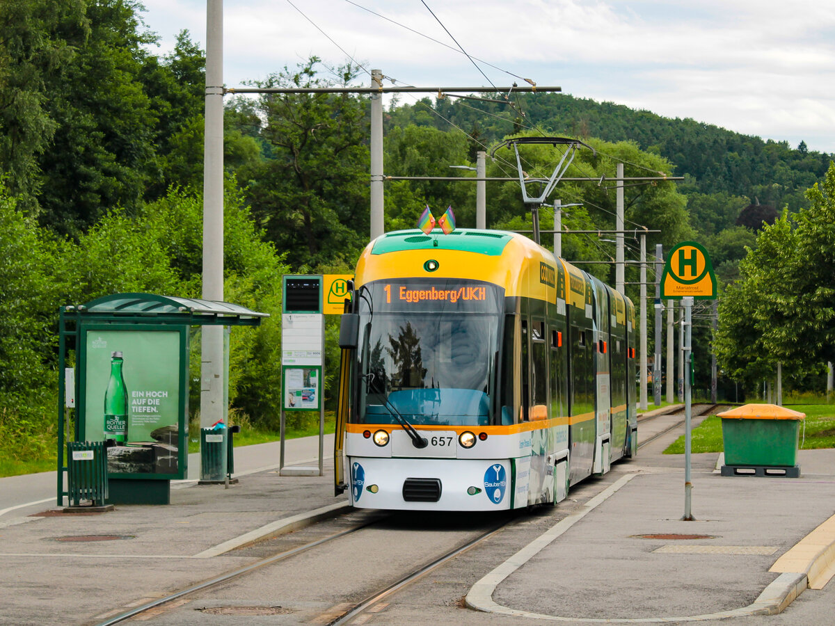 Graz. Cityrunner 657 der Graz Linien erreicht hier am 02.07.2023 die Endhaltestelle Mariatrost.