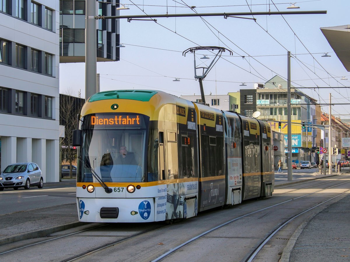 Graz. Cityrunner 657 war am 23.02.2021 auf Probefahrt zwischen der Steyrergasse und dem Stadion Liebenau. Die Garnitur begegnete mir als Dienstfahrt bei der Messe Graz.