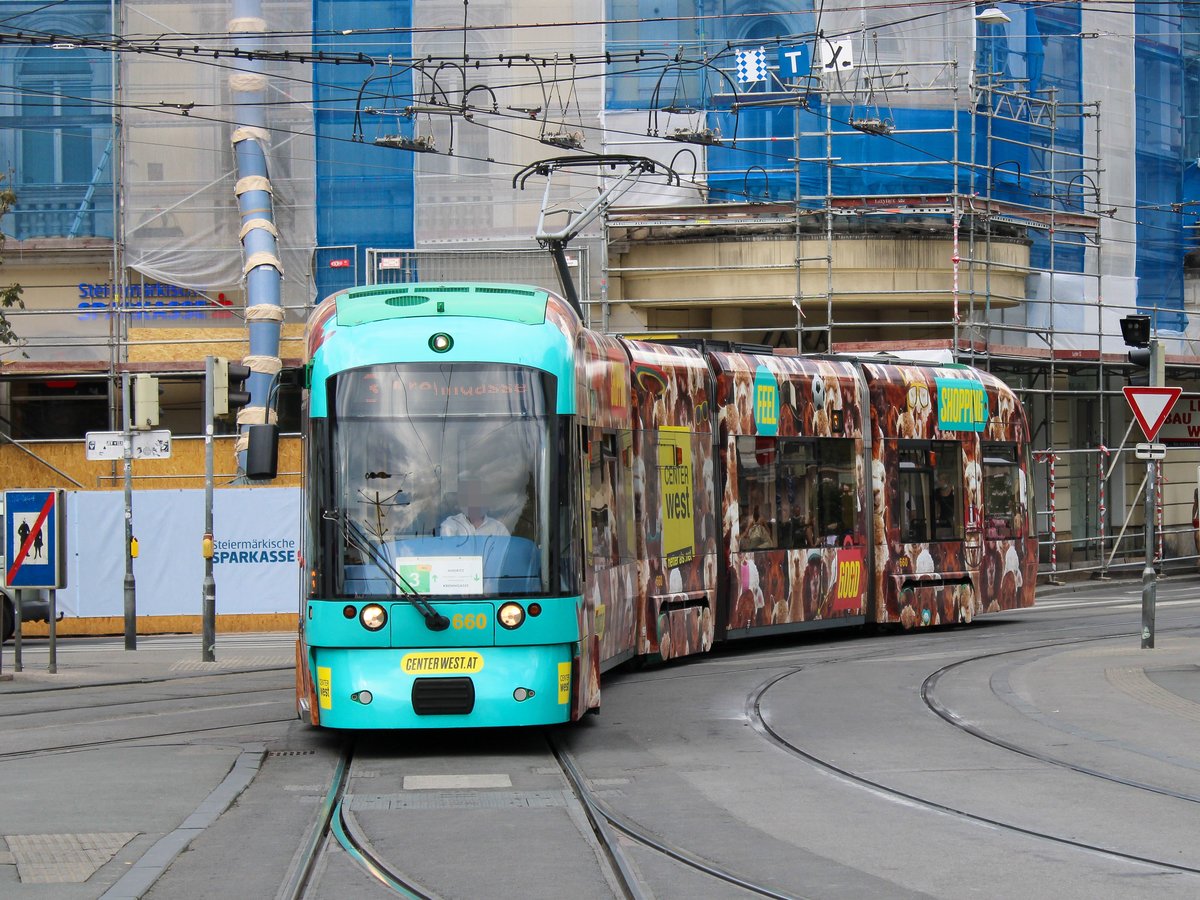 Graz. Cityrunner 660  Center West  war am 29.08.2020 auf der Linie 3, hier am Jakominiplatz in Fahrtrichtung Krenngasse.
