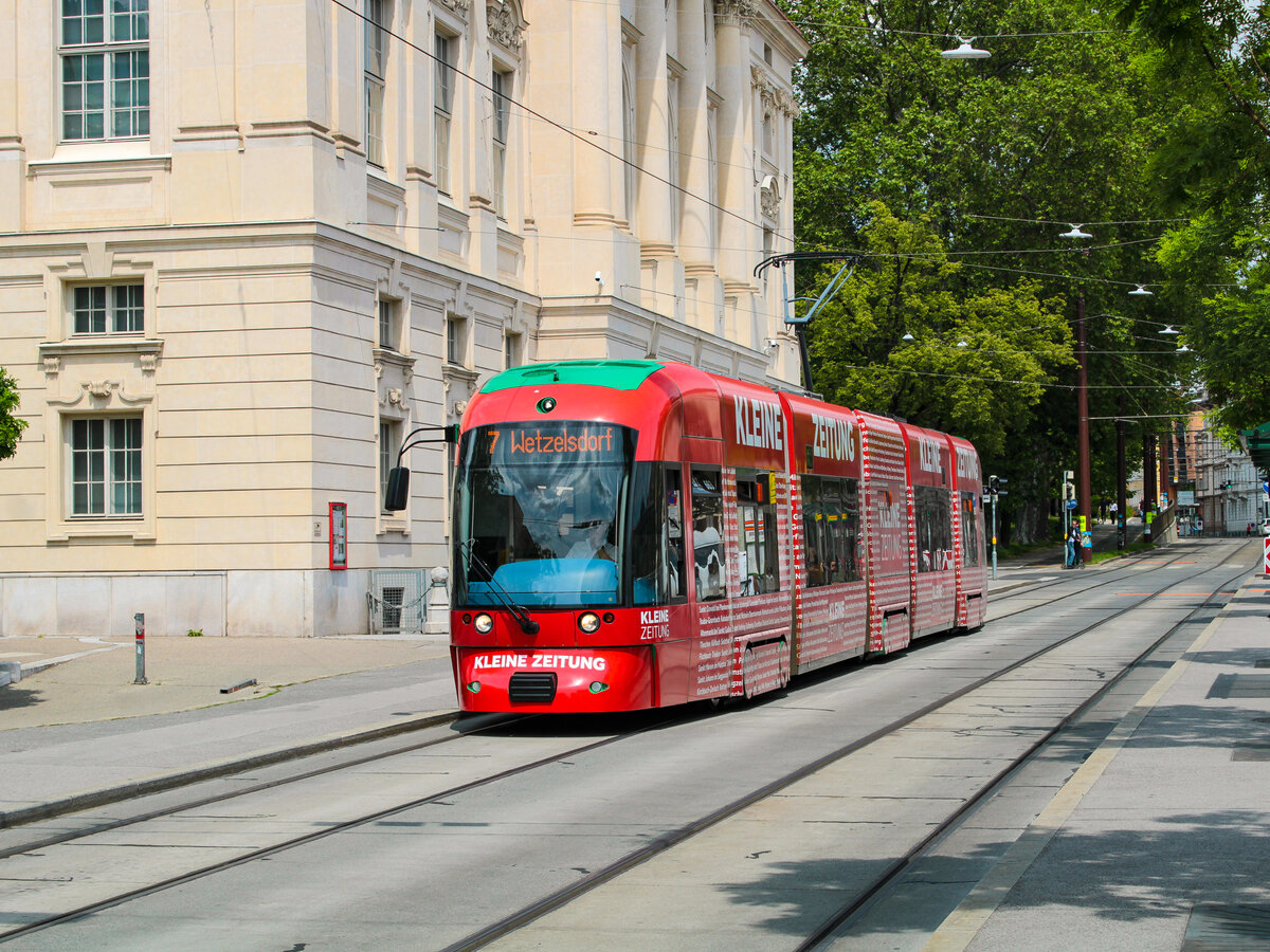 Graz. Cityrunner 663 der Graz Linien ist hier am 30.05.2023 als Linie 7 am Kaiser-Josef-Platz zu sehen.
