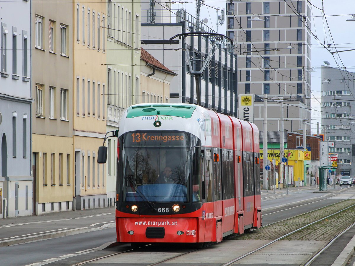 Graz. Cityrunner 668 war am 28.03.2021 auf der Linie 13 unterwegs, hier beim Ostbahnhof.