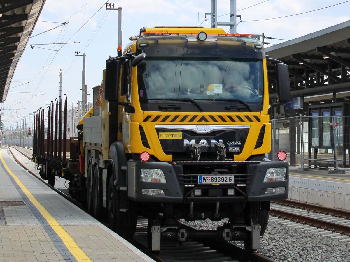 Graz. Die Gleisbauarbeiten für Korlambahn im Bahnhof Don Bosco sind abgeschlossen. Dieser MAN nutzte am 11.05.2020 die neuen Gleise. 