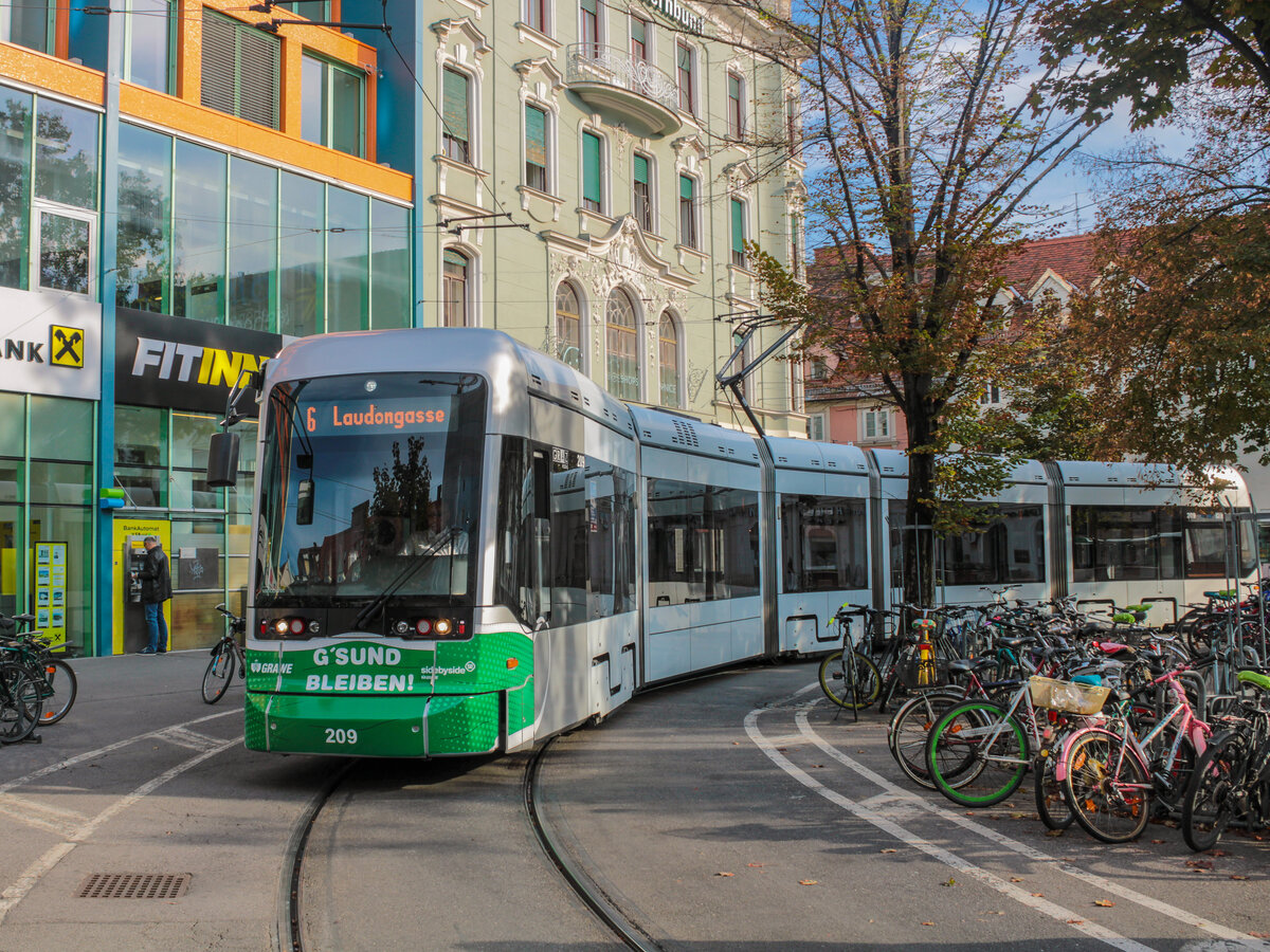 Graz. Die  Steirerhofschleife  wird in Graz nicht im Planverkehr bedient. Eine Ausnahme bildete der Sommer 2021, in welchem der Ostast der Linie 6 gesperrt war. Das Foto von Variobahn 209 entstand am 13.09.2021.