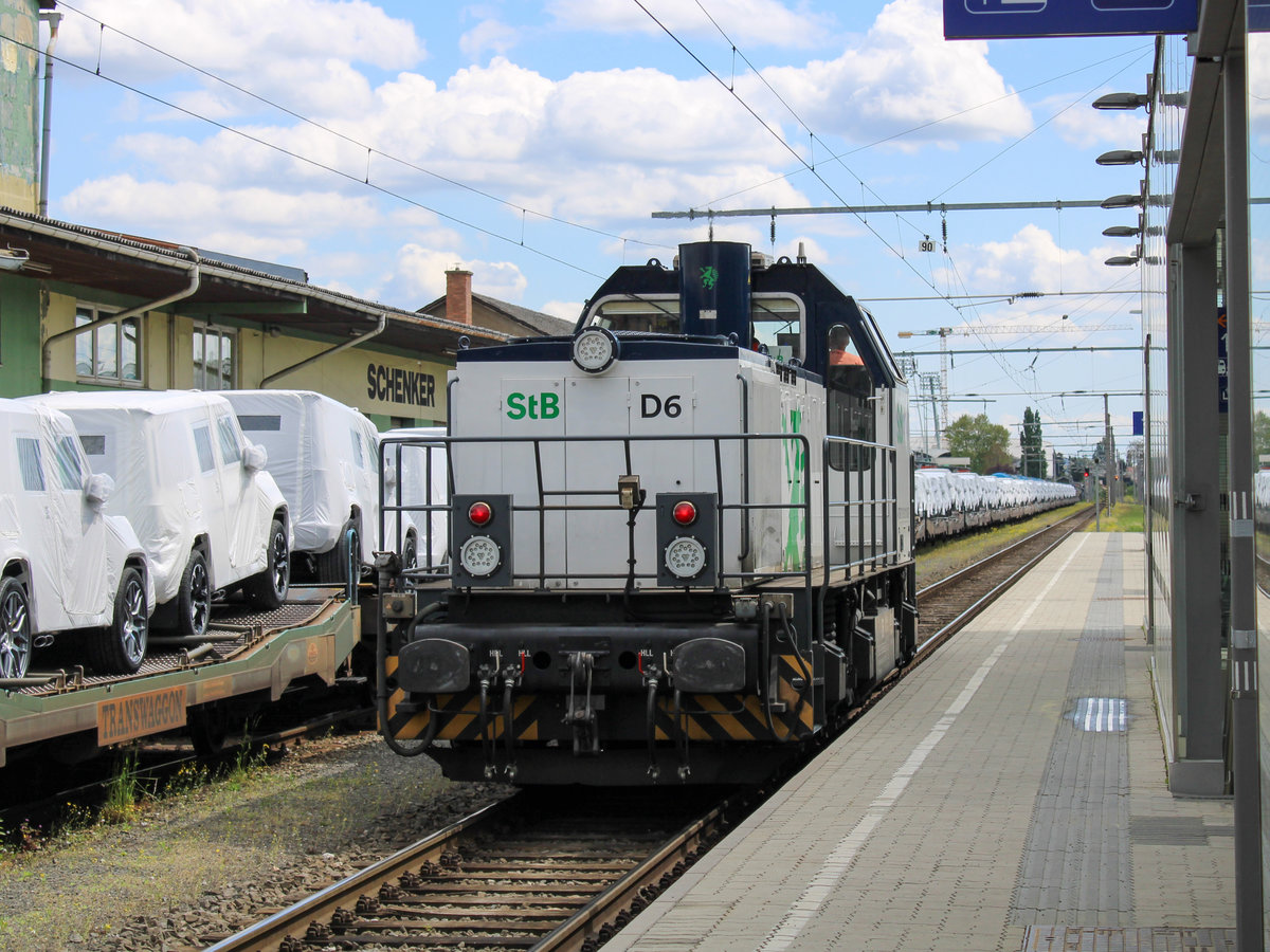 Graz. Diese D6 der Steiermarkbahn brachte am 30.04.2020 den Mercedeszug von Messendorf zum Grazer Ostbahnhof, hier ist die Rangierlok auf dem Weg zurück nach Messendorf. 