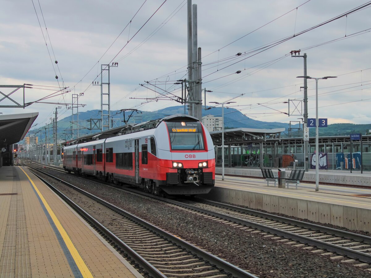 Graz. Ein ÖBB Cityjet fährt hier am 14.05.2021 in den Bahnhof Graz Don Bosco ein.