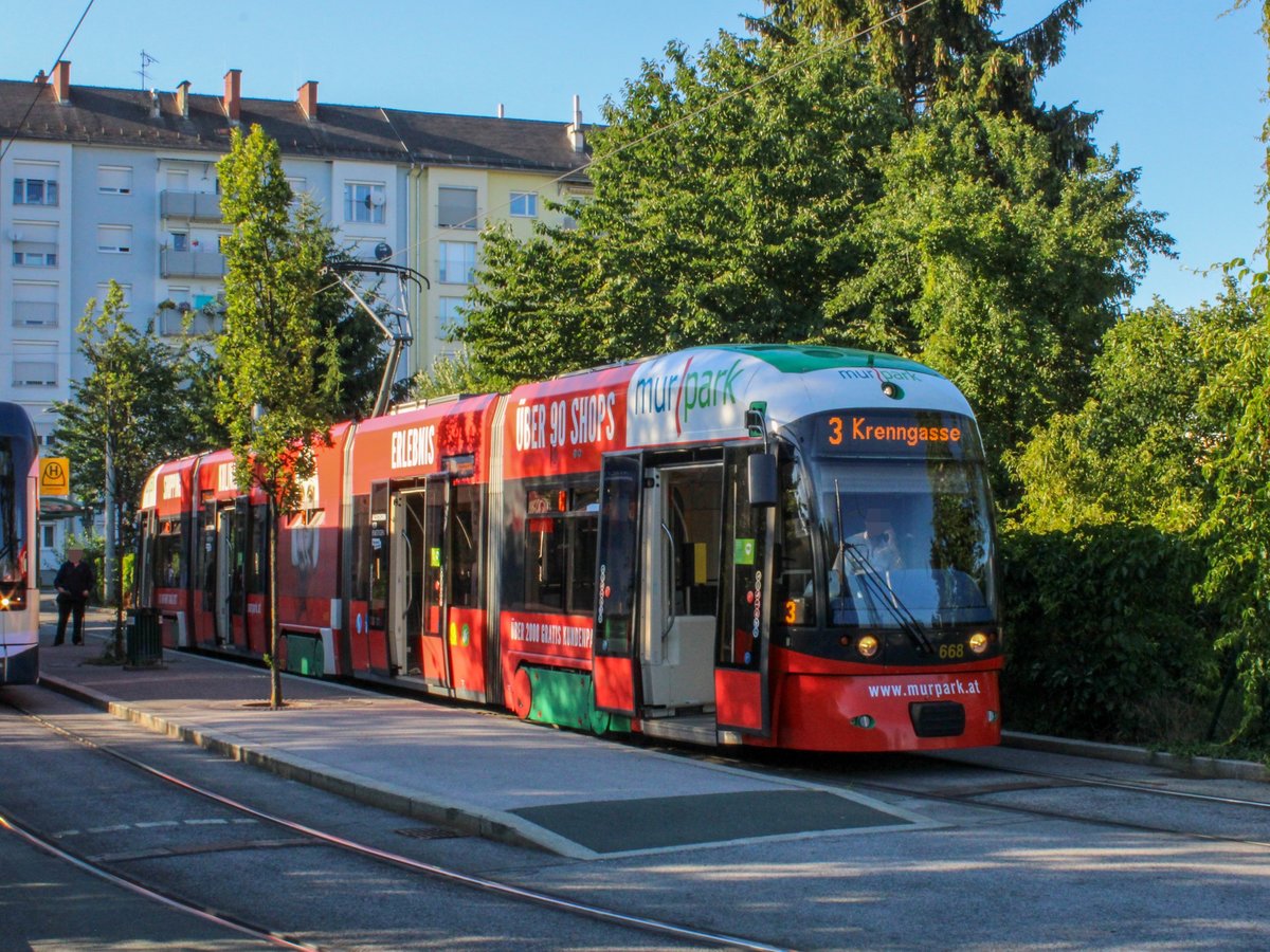 Graz. Einer der letzten Plankurse der Linie 3 in der Laudongasse wartet hier am Abend des 10.07.2020 seine Stehzeit ab, in Richtung Krenngasse aufbrechen zu können.
