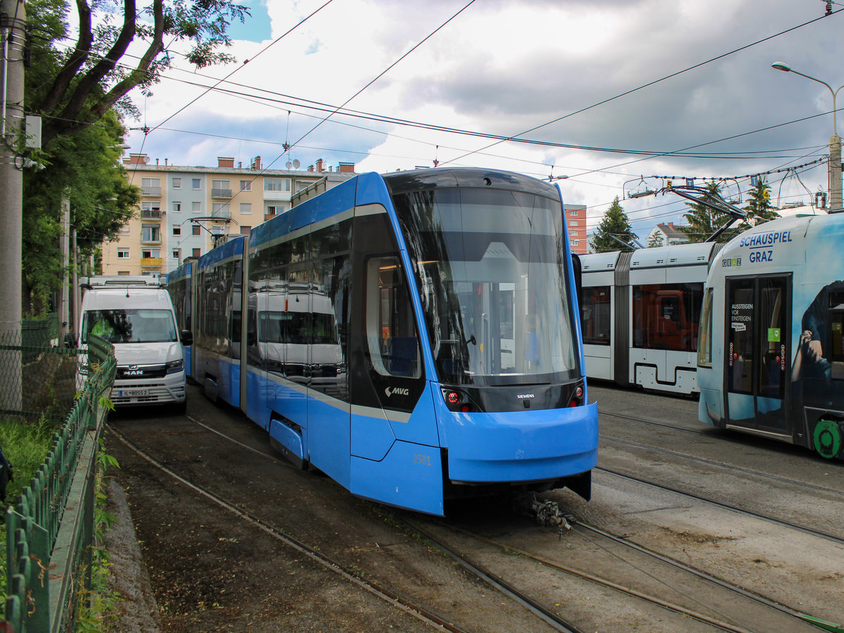 Graz. Fast zwei Wochen lang war eine Teststraßenbahn vom Typ Siemens Avenio zum Testen aus München in Graz. Am Abend des 23.08.2020 wurde die Garnitur in der Remise Alte Poststraße auf einen Tieflader verladen, am selben Abend wurde die Straßenbahn wieder nach München gebracht.