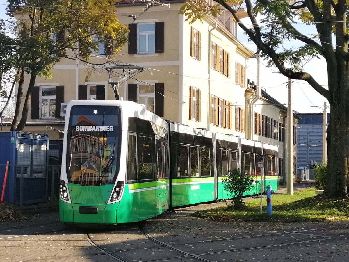 Graz. Flexity 306 wurde am 22.10.2019 der Presse
vorgestellt. Das Fahrzeug wird noch eine Woche
in Graz sein, bis es seine Fahrt nach Wien
antreten wird. 