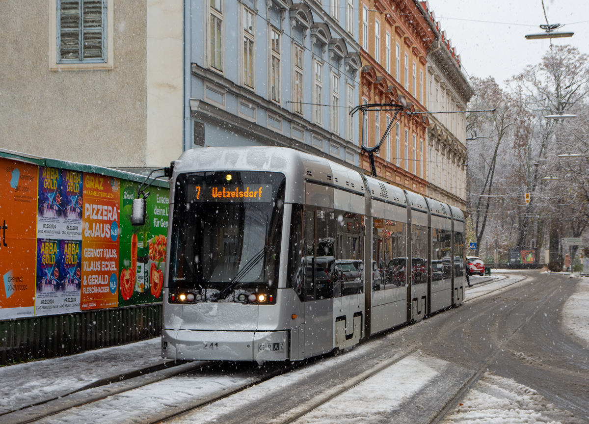 Graz 

Graz Linien Variobahn 241 als Linie 7, Maiffredygasse, 02.12.2023 