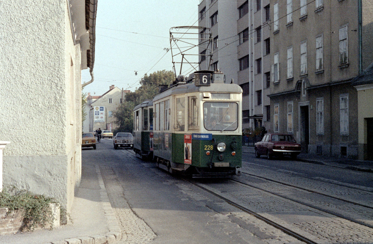 Graz GVB SL 6 (Tw 228) Petersgasse am 17. Oktober 1978. - Scan eines Farbnegativs. Film: Kodak Safety Film 5075. Kamera: Minolta SRT-101.