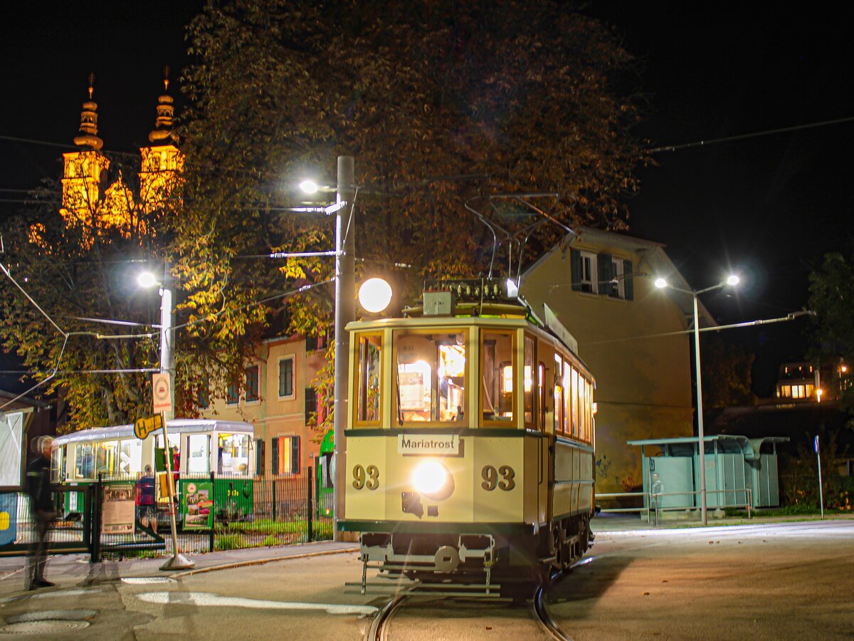 Graz. In der Nacht vom 7. auf den 8. Oktober 2023, fand die österreichweite Lange Nacht der Museen statt. Im Zuge dessen ist hier der Triebwagen 93 des Tramway Museum in Mariatrost zu sehen.