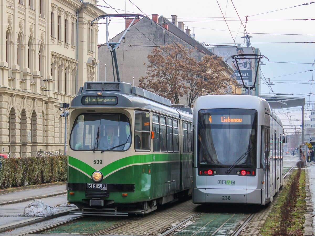 Graz. Noch alle 10 Stück der letzten Hochflurtype in Graz sind noch im Planverkehr. Im Dezember 2020 konnte ich den Treibwagen bei der Steyrergasse ablichten.