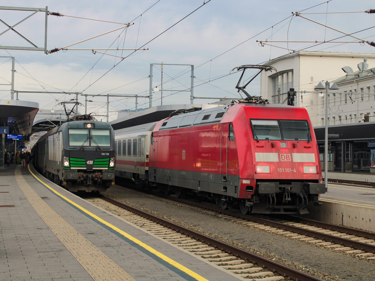 Graz. Noch einen langen Weg hat die 193 730 von ELL am 13.01.2022 vor sich: Soeben in Graz eingetroffen, wartet die Lok mit dem Eurocity 150 ihre Stehzeit ab, um nach Trieste aufbrechen zu können. Rechts wartet die DB 101 101 mit dem Eurocity 216 nach Saarbrücken.