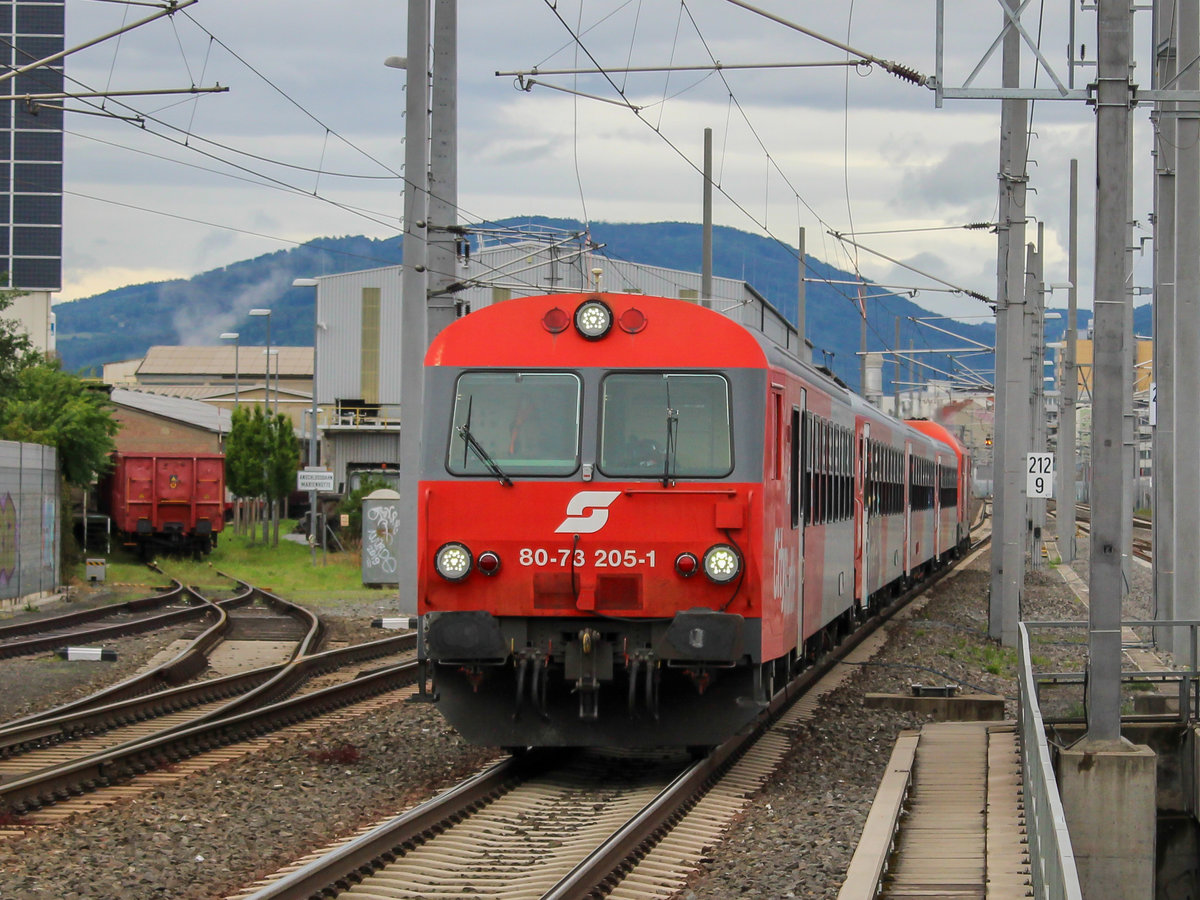 Graz. ÖBB 8073 205, einer der wenigen Cityshuttle-Steuerwagen mit Pflatsch, fuhr am 16.06.2020 den Regionalexpress zwischen Graz Hauptbahnhof und Bad Radkersburg, hier in Graz Don Bosco. 