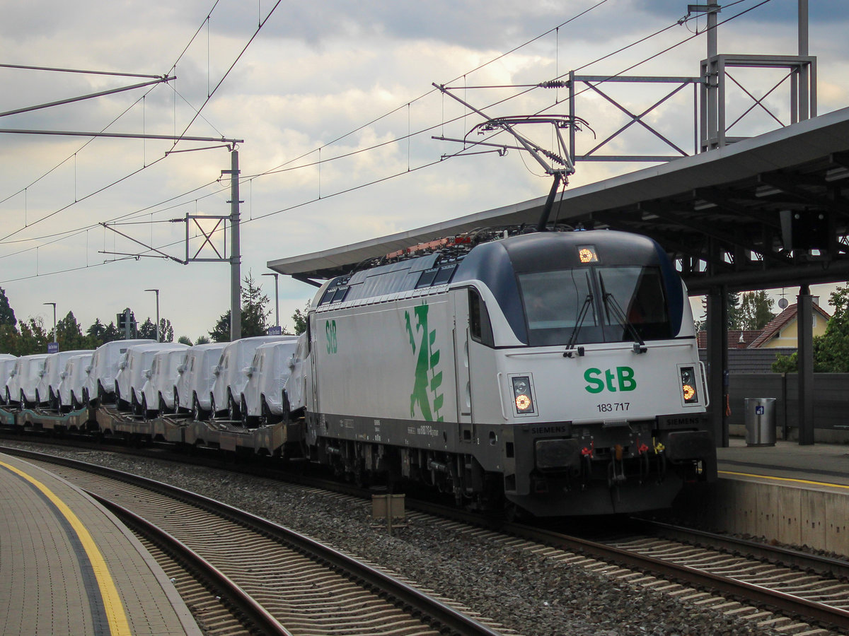 Graz. Seit längerer Zeit hat die Steiermarkbahn (StB) ein neues Farbschema. Die 183 717 zog am 07.09.2020 den Mercedeszug von Graz nach Bremerhafen, hier in Don Bosco.