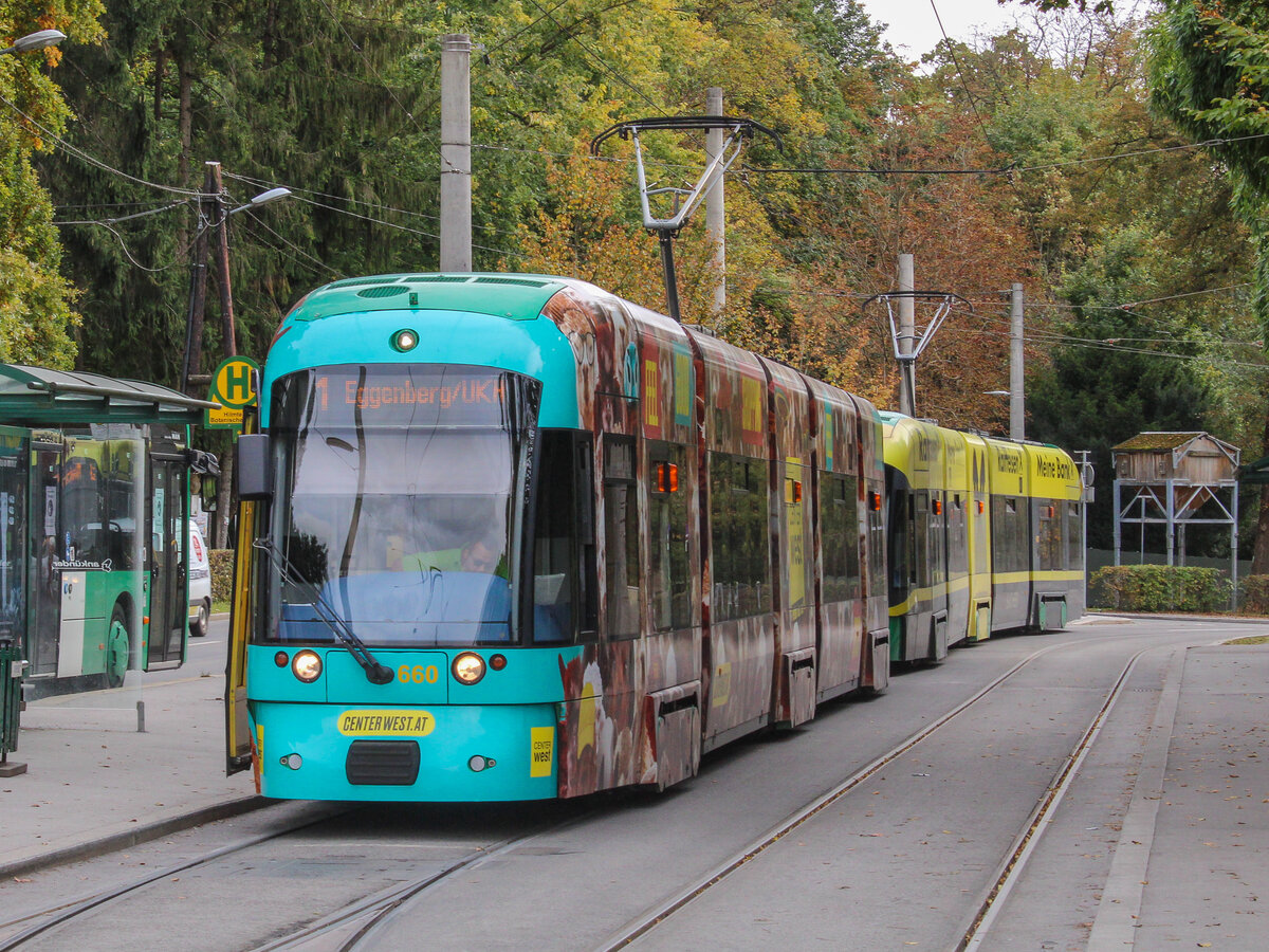 Graz. Straßenbahnstau beim Hilmteich: Grund für diesen war eine morsche Brücke nach heftigen Unwettern im Jahr 2020, diese musste im Oktober umgehend ersetzt werden, was zu einem Chaos auf dieser Linie führte. Aufgenommen wurde das Bild am 7.10.2020.