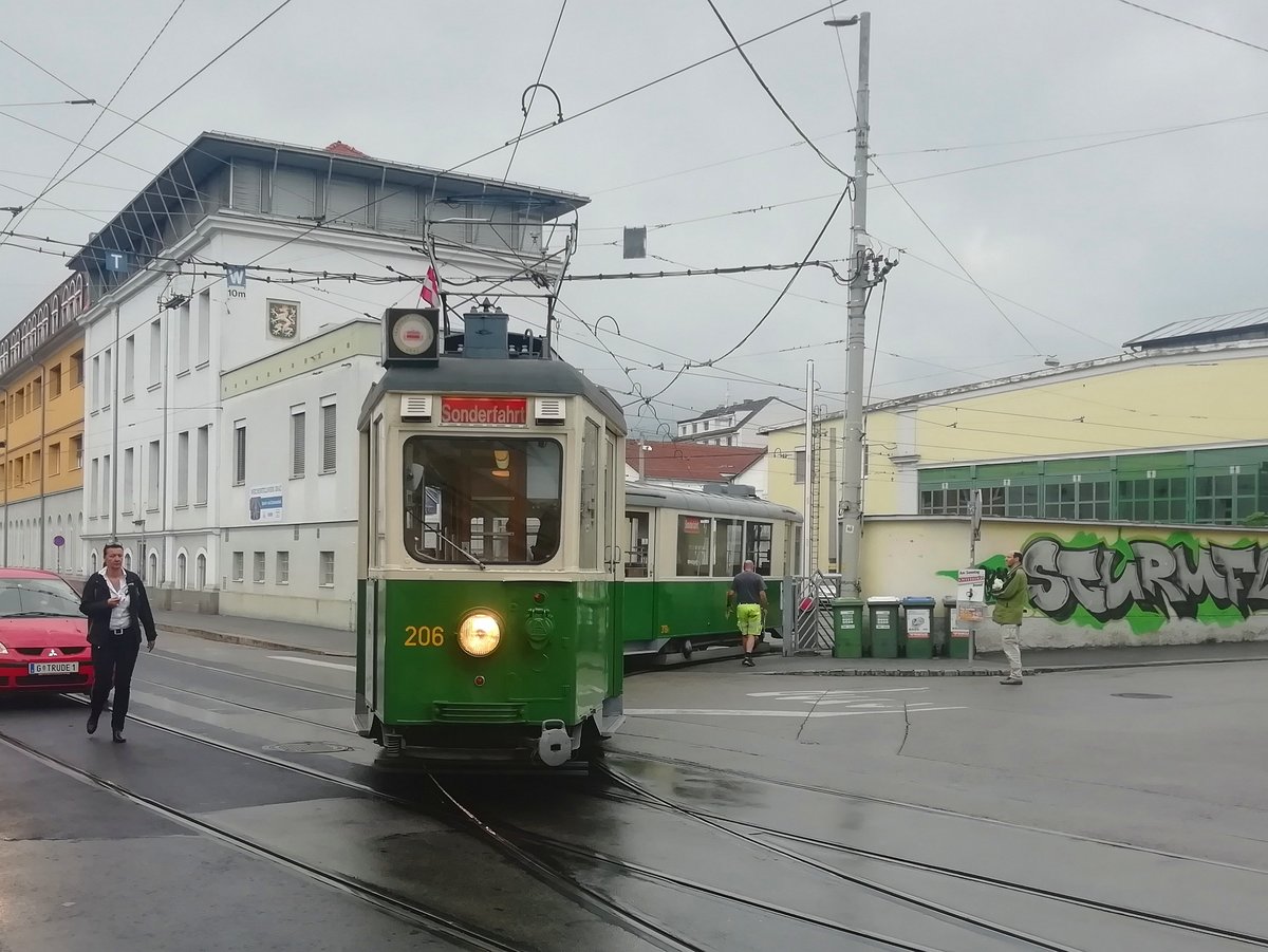 Graz. TW 206+319B des Tramway Museum Graz
fuhr im September 2019 als Sommerbim,
hier zu sehen bei der Remise Steyrergasse. 