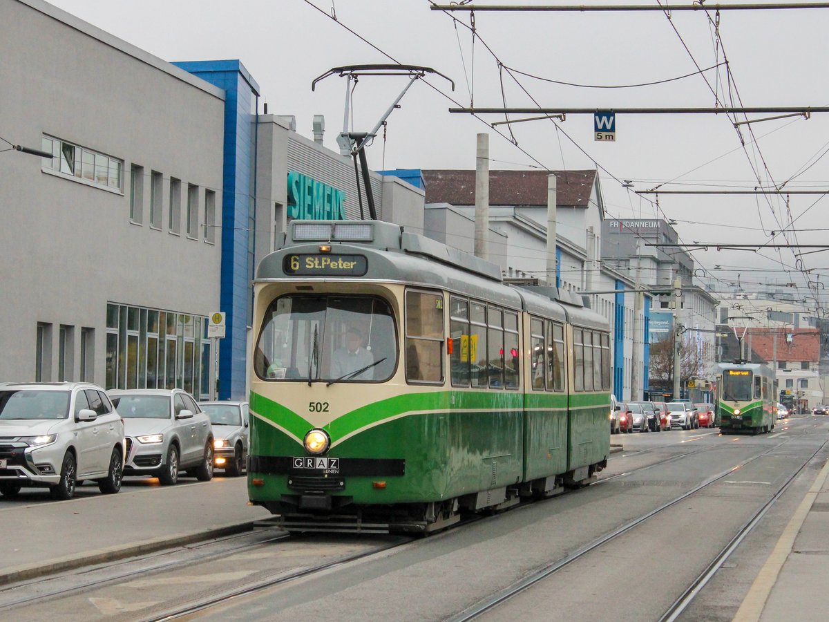 Graz. TW 502 begegnete mir am 13.11.2020 als Linie 6 in der Waagner-Biro-Straße.