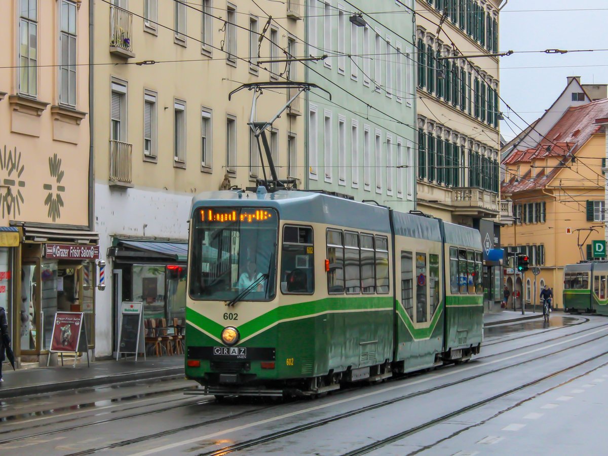 Graz. TW 602 fuhr am 19.05.2020 auf der Linie 1, hier in der Annenstraße Richtung Eggenberg UKH. 