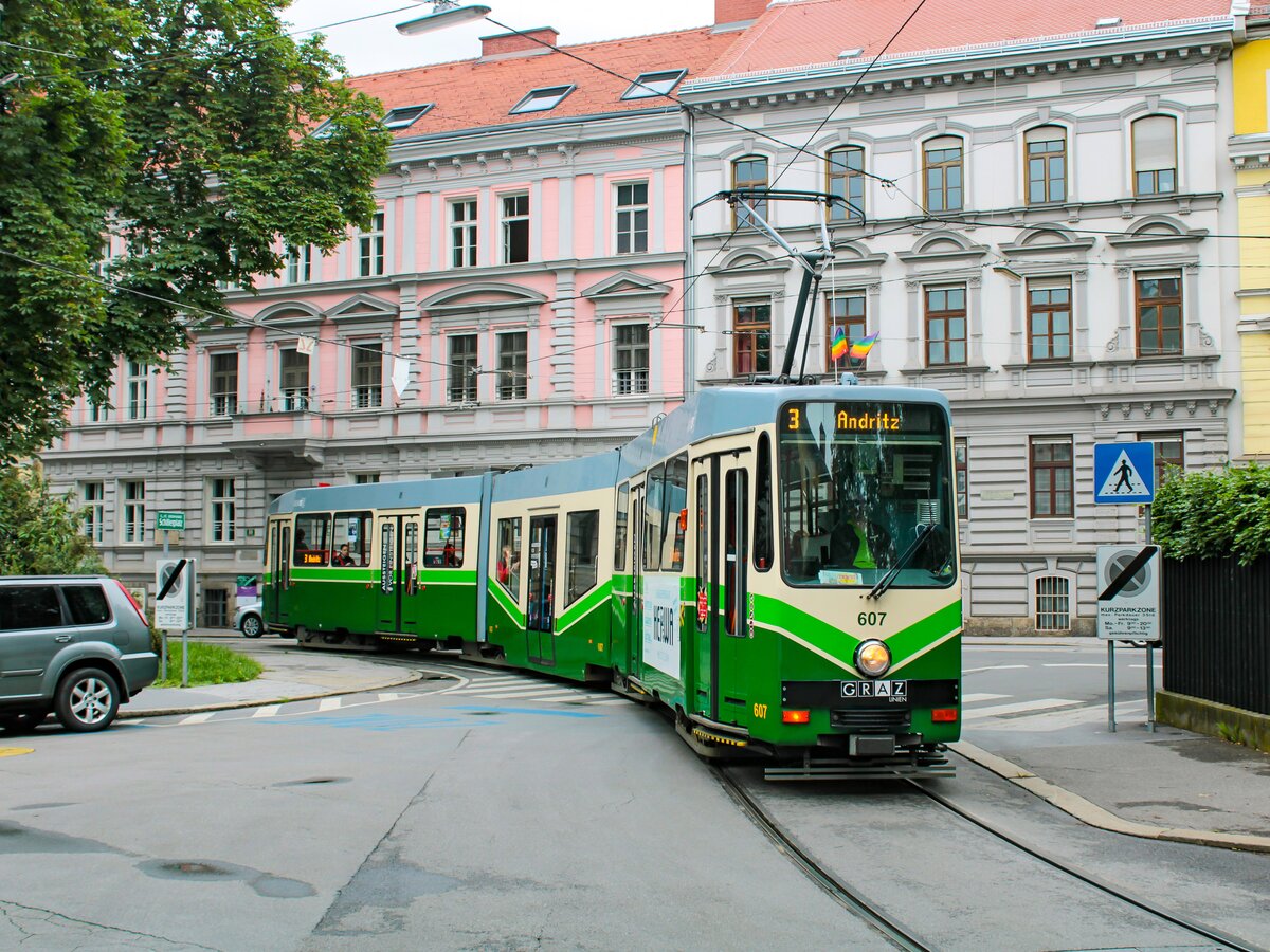 Graz. TW 607 der Graz Linien ist hier als Linie 3 am 08.06.2023 bei der Einfahrt in die Schleife Krenngasse zu sehen.