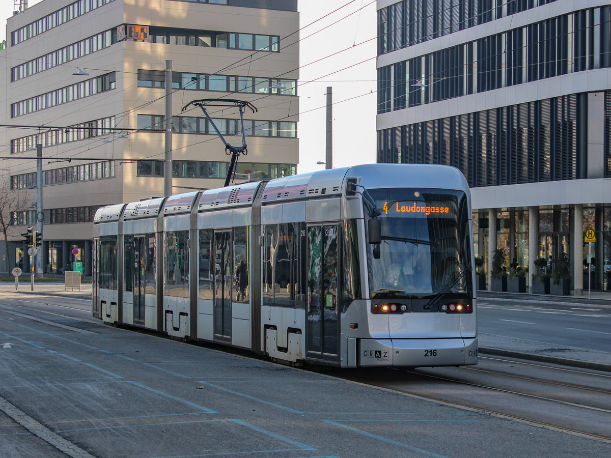Graz. Variobahn 216 fuhr am 08.01.2020 auf der Linie 4, hier bei der Messe.