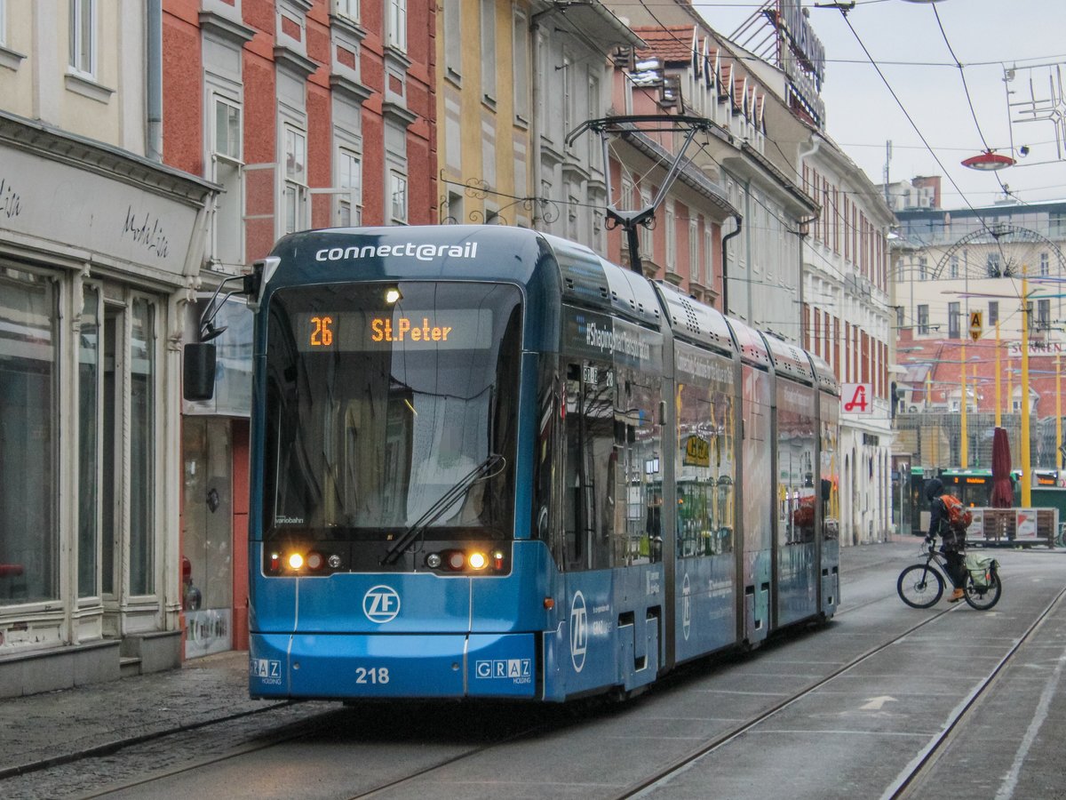 Graz. Variobahn 218 war am 06.12.2020 auf der Linie 26, hier in der Reitschulgasse.