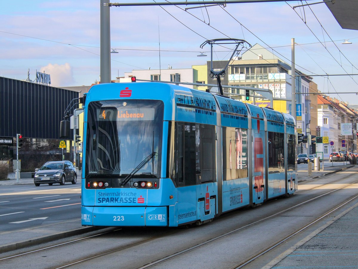 Graz. Variobahn 223 mit Werbung für die Sparkasse konnte ich am 08.01.2021 bei der Messe fotografieren.
