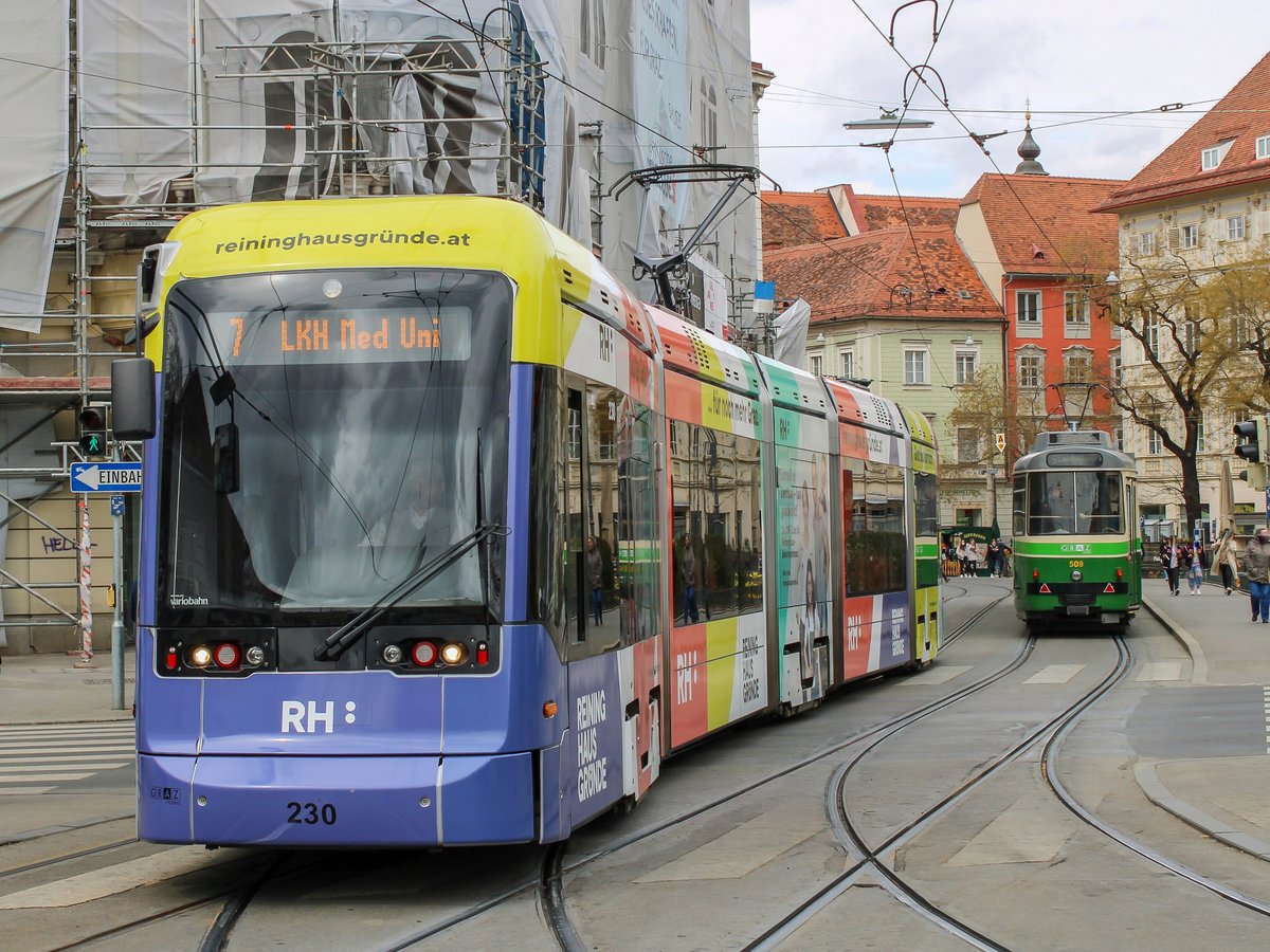 Graz. Variobahn 230 der Graz Linien war am 06.04.2021 auf der Linie 7 unterwegs, hier am Jakominiplatz.