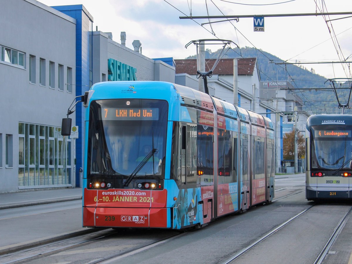 Graz. Variobahn 239  Euroskills  war am 10.10.2020 auf der Linie 7, hier bei der Waagner-Biro-Straße.