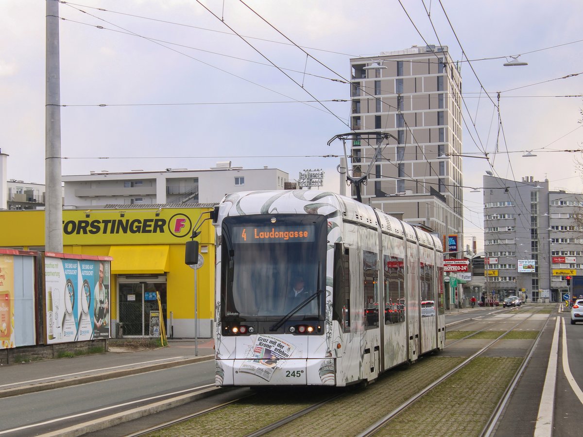 Graz. Variobahn 245 der Graz Linien war am 15.04.2021 auf der Linie 4 unterwegs, hier kurz vor der Jauerburggasse.