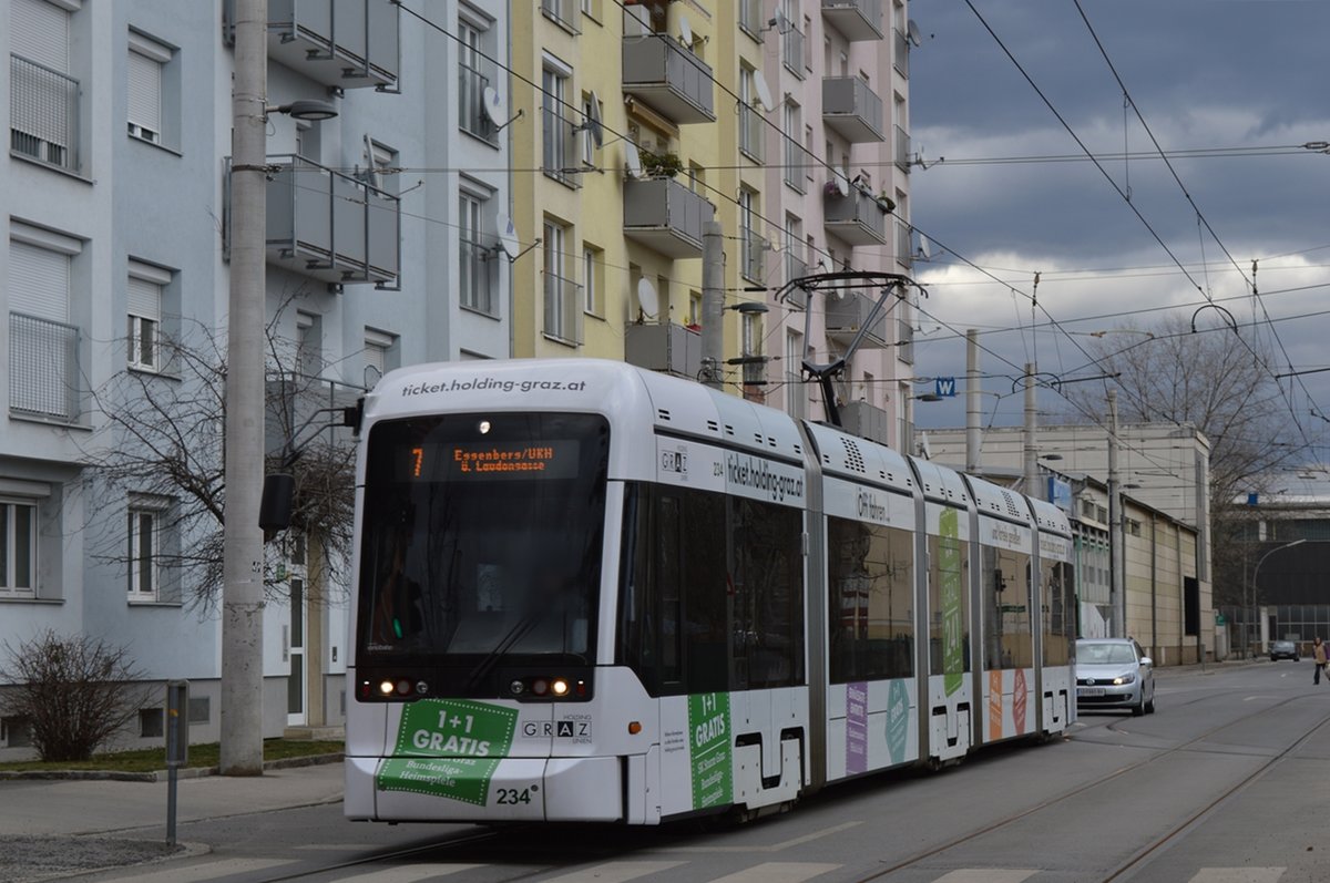 Graz Variobahn WN 234 auf der wegen des Faschingsumzuges nach Eggenberg/UKH abgelenkten Linie 7 nach der Haltestelle Asperngasse, 28.02.2017