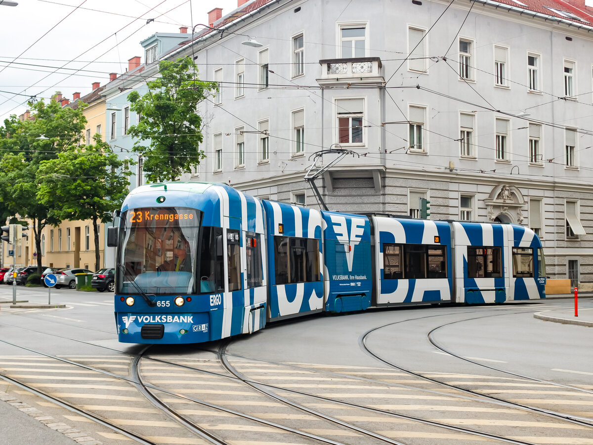 Graz. Wegen Bauarbeiten zur Innenstadtenlastung wendet die Linie 23 in der Schleife Steyrergasse anstat am Radetzkyspitz. Cityrunner 655 ist hier kurz nach der Wendefahrt am 18.05.2023 in der Steyrergasse zu sehen.
