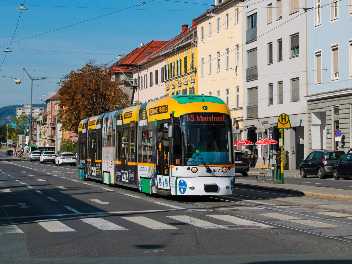 Graz. Wie jedes Jahr findet Mitte September das Aufsteirern statt, das größte Volkskulturfest in Österreich. Durch die Sperre der Innenstadt, kommt es dadurch zu Sonderlinien, eine davon ist die Linie 1/5, auf welcher hier Cityrunner 657 am Schönaugürtel unterwegs ist.