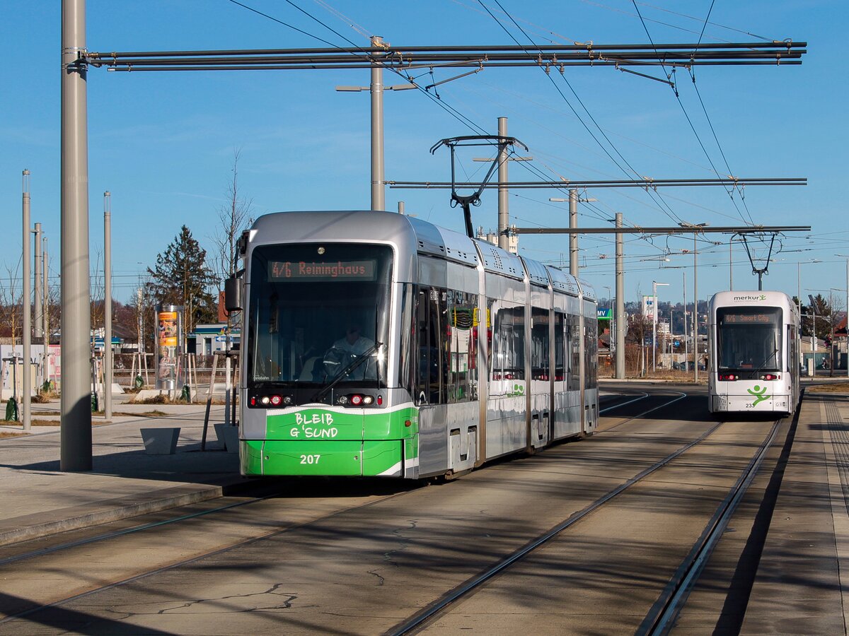 Graz. Zu Faschingsdienstag richteten die Graz Linien einen Sonderverkehr ein. Im Zuge dessen verkehrte die Sonderlinie 4/6, hier ist der Variobahn 207 auf besagter Linie am Jochen-Rindt-Platz zu sehen.