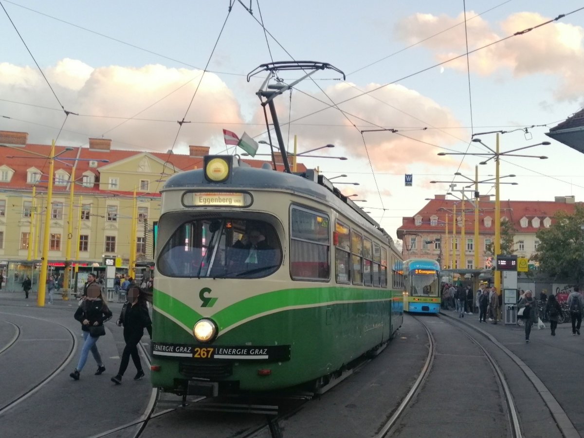 Graz. Zur Langen Nacht der Museen am 05.10.2019 fuhr
Triebwagen 267 als Shuttle zwischen dem Grazer
 Jakominiplatz und dem Unfallkrankenhaus Eggenberg.