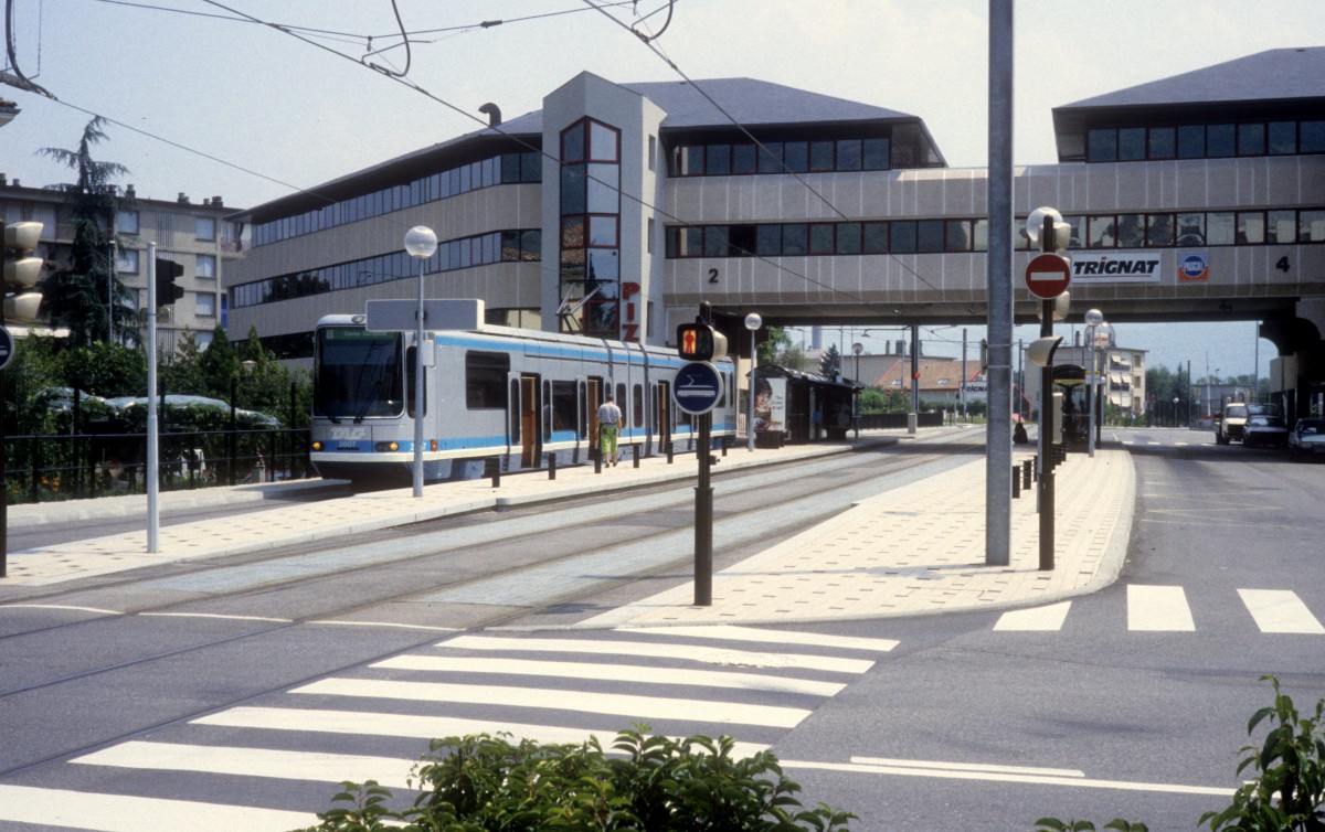 Grenoble TAG SL B (Alstom-TFS 2 2007) Grand Sablon am 30. Juli 1992.