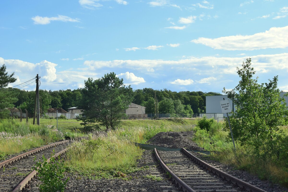 Grenze der Anschlußbahn und Ende der Anschlussgleise. Auf dem Gelände soll nun etwas neues entstehen.

Satzkorn 16.07.2020