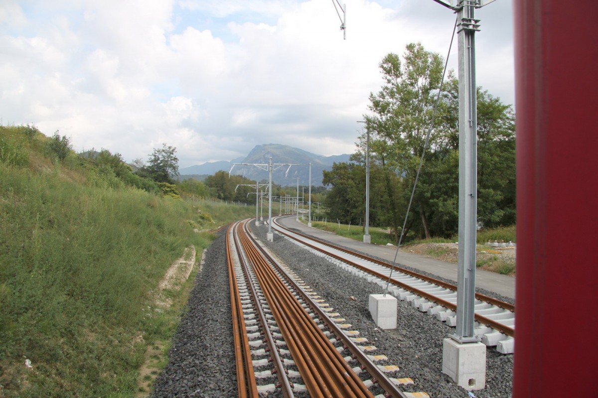 Grenzberschreitener Verkehr Schweiz-Italien.Neubaustrecke Mendrisio/CH-Varese/It.(Flughafen Malpensa)Hier wird der TILO fahren.Im Bild die Baustelle bei Stabio/CH.Auf der italienischen Seite ist der Ausbau der Strecke noch nicht so weit geraten.Photografiert aus dem Dampfzug des Club del San Gottardo.08.09.13


