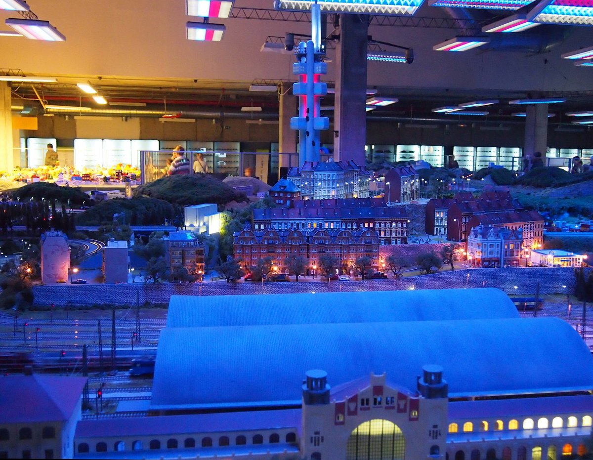 Größtes interaktives Eisenbahnmodell in der Tschechischen Republik - Královstvé Železnic  Praha Smíchov am 27.12.2013.
http://www.koenigreich-der-eisenbahn.com 
