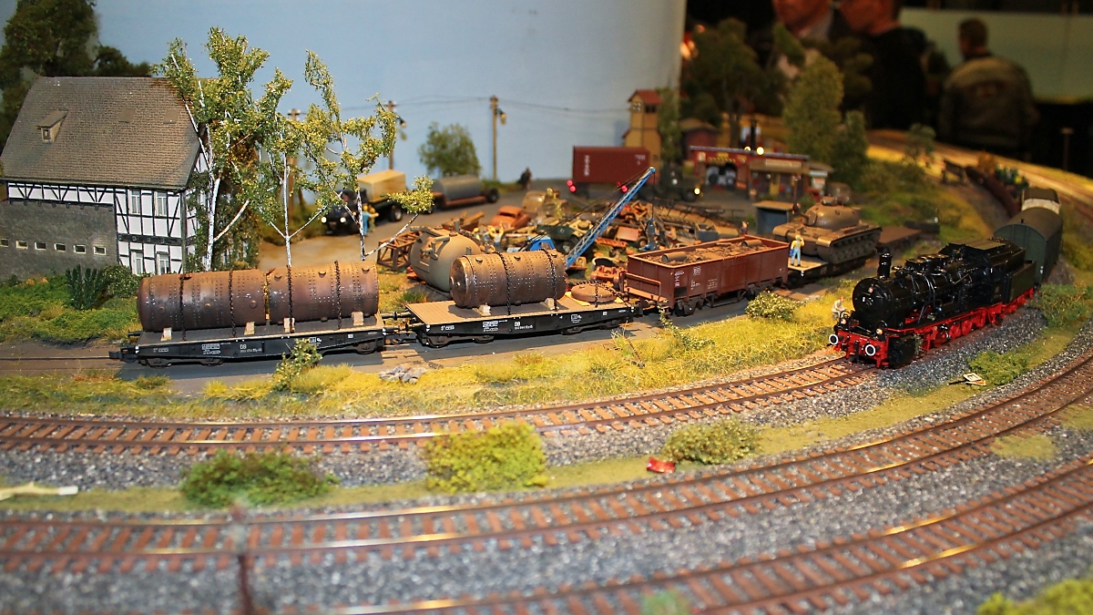 Große Modulanlage der IGM Kaarst e.V.  Karlsforst , schön gestalteter Schrottplatz

Internationale Modellbahnausstellung der IGM Kaarst, 23.02.2013 