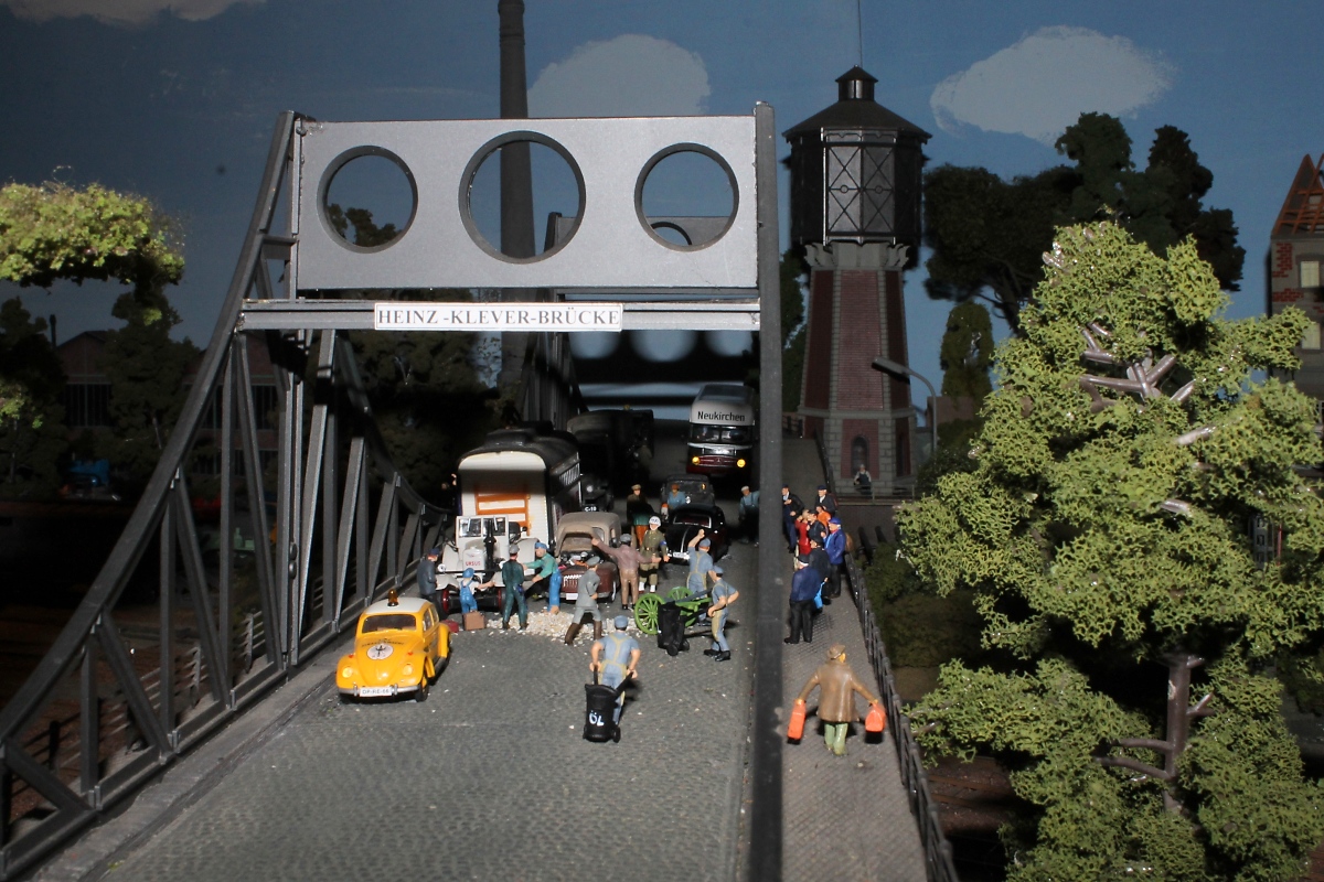 Große Modulanlage der IGM Kaarst e.V.  Karlsforst , Heinz-Klever-Bücke

Internationale Modellbahnausstellung der IGM Kaarst, 23.02.2013 