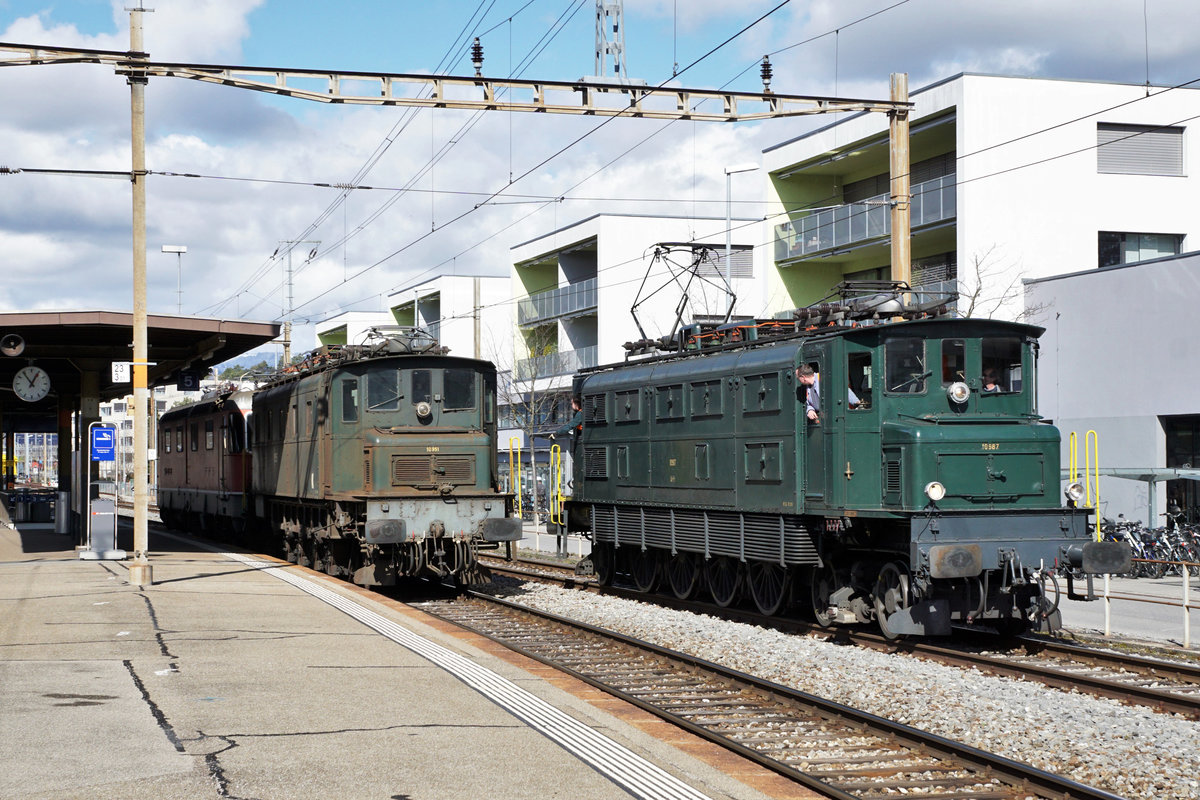 GROSSER BAHNHOF LYSS
für die Sonderleistung von SWISSTRAIN
mit den historischen Lokomotiven
Ae 4/7 10987, Ae 4/7 10951 sowie der Re 6/6 11602  MORGES 
am 3. März 2020.
Foto: Walter Ruetsch