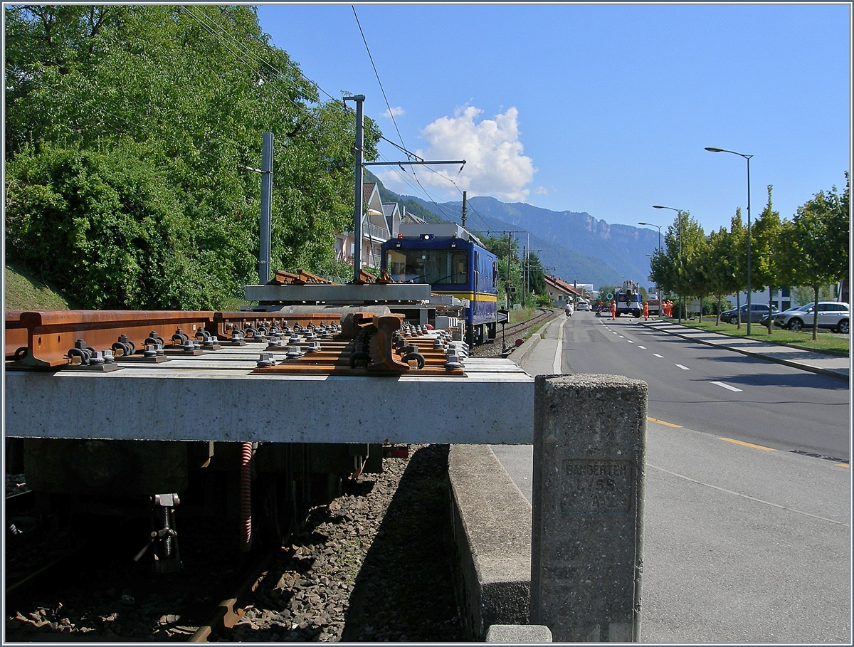 Grosses Bauwochenende bei der CEV: In St-Légier Gare und der neuen Dienststation Bosquets sind umfangreiche Gleis und Weichenarbeiten vorgesehen und man kann nur hoffen, dass sie weniger pannenreich ablaufen als die dazugehörigen Fahrleitungsabeiten, die an zwei Folgetagen zu länger andauernden Fahrleitungsstörungen geführt haben...
Blonay, den 16. August 2018