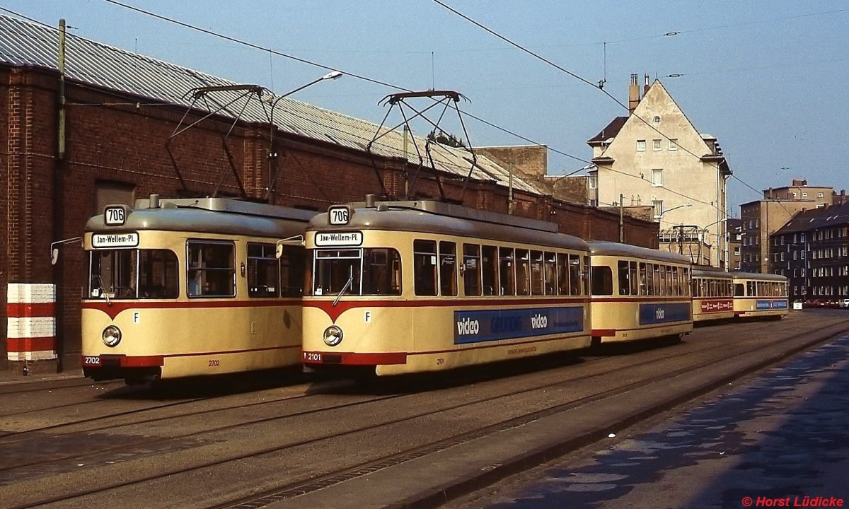 Groraum-Tw 2101 und GT6 2702 (ex Neuss Zweirichtungs-Tw 39) Anfang der 1980er Jahre in der Endstelle Am Steinberg