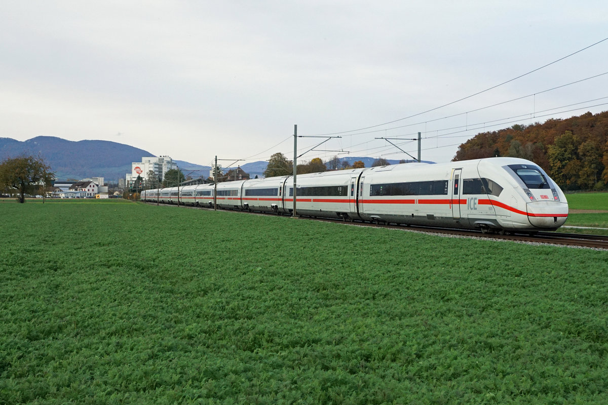 Grossverkehr vom 25. Oktober 2020 auf der alten Stammstrecke Olten-Bern infolge Unterhalts Arbeiten der Neubaustrecke Mattstetten-Rothrist-Bern (NBS).
ICE 4 der DB bei Herzogenbuchsee.
Foto: Walter Ruetsch 